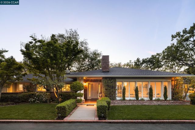 8 Sycamore Rd, Orinda, CA 94563