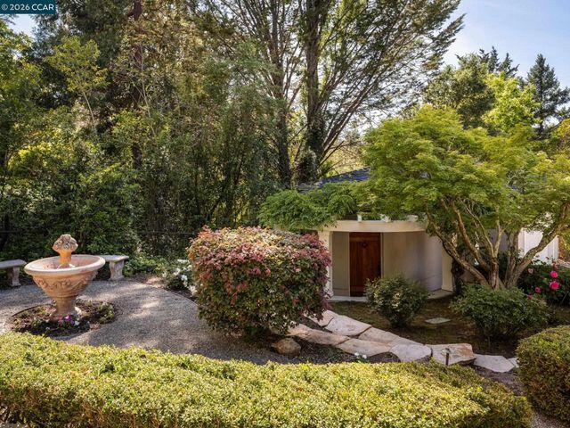 8 Sycamore Rd, Orinda, CA 94563