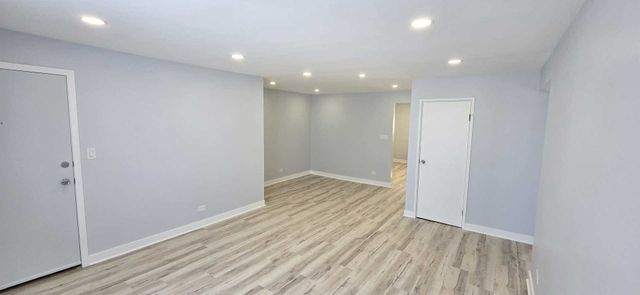 9405 Bay Colony Drive 3W, Des Plaines, IL 60016