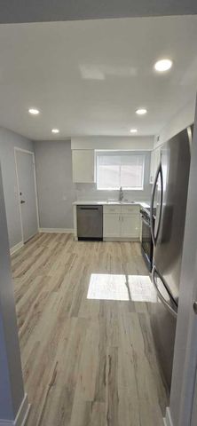 9405 Bay Colony Drive 3W, Des Plaines, IL 60016