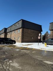 9405 Bay Colony Drive 3W, Des Plaines, IL 60016