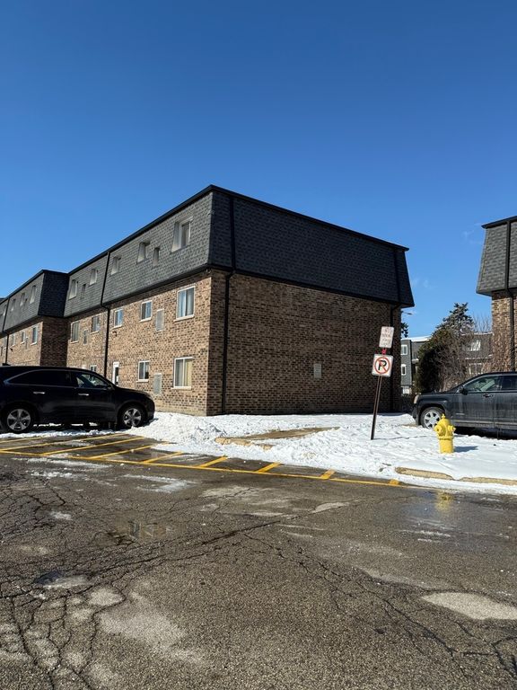 9405 Bay Colony Drive 3W, Des Plaines, IL 60016