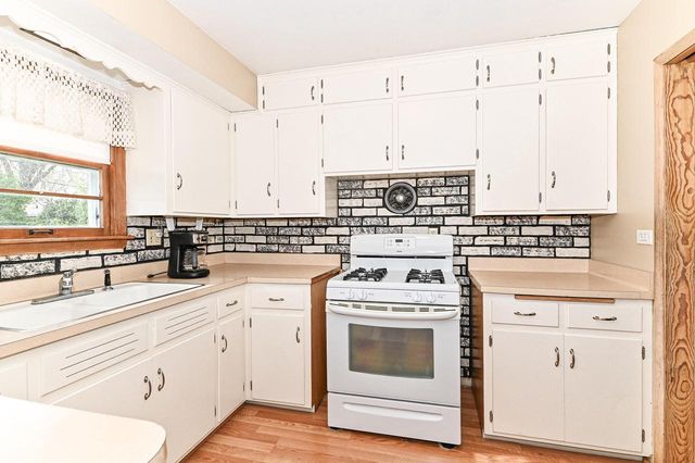 W168N8492 Jacobson DRIVE, Menomonee Falls, WI 53051