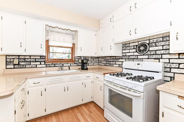 W168N8492 Jacobson DRIVE, Menomonee Falls, WI 53051