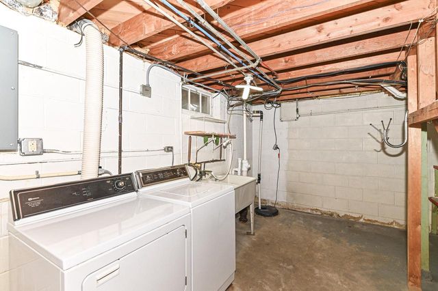 W168N8492 Jacobson DRIVE, Menomonee Falls, WI 53051