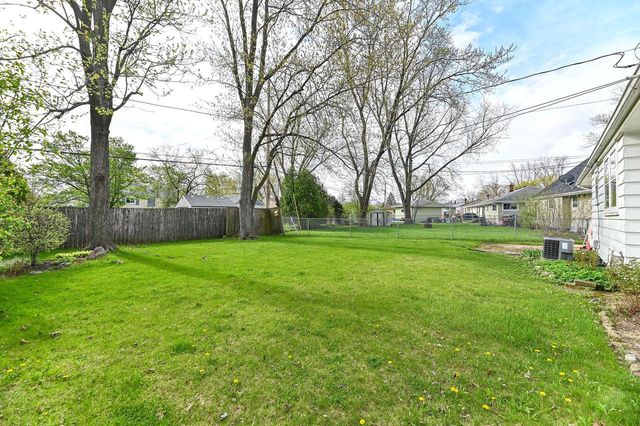 W168N8492 Jacobson DRIVE, Menomonee Falls, WI 53051