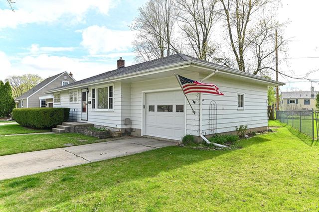 W168N8492 Jacobson DRIVE, Menomonee Falls, WI 53051