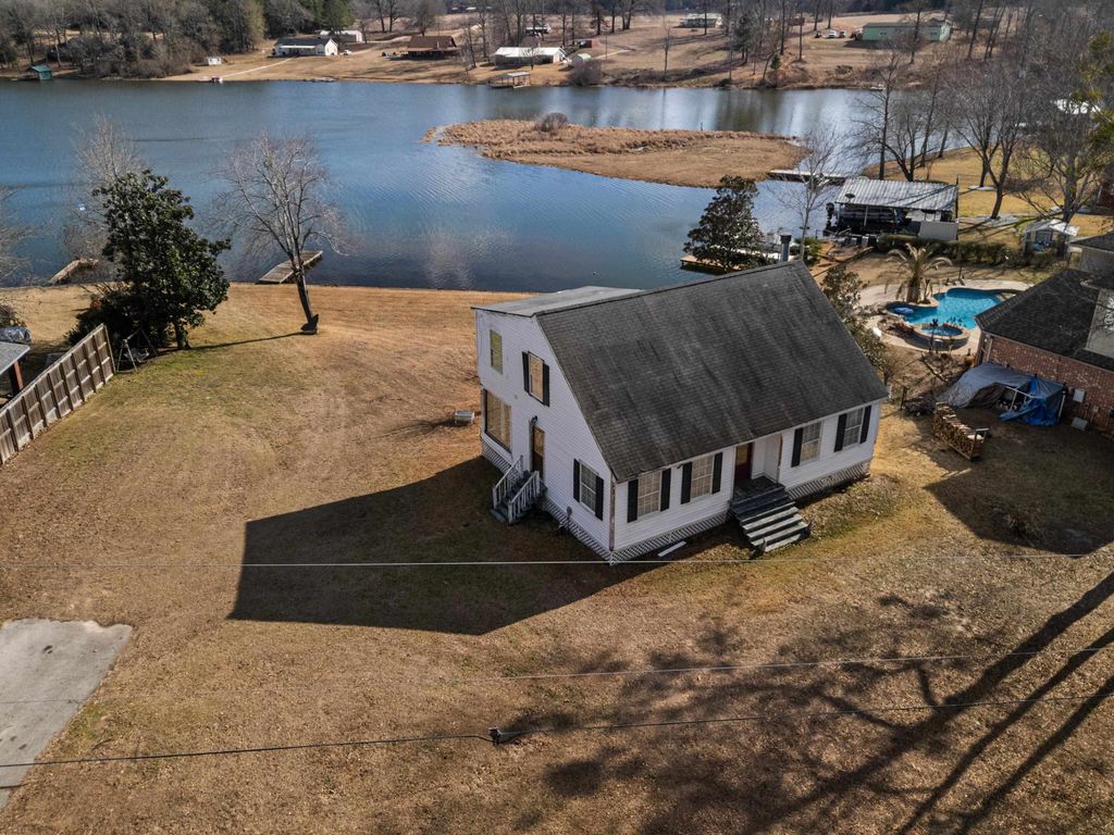 102 Kelly Court, Marshall, TX 75672