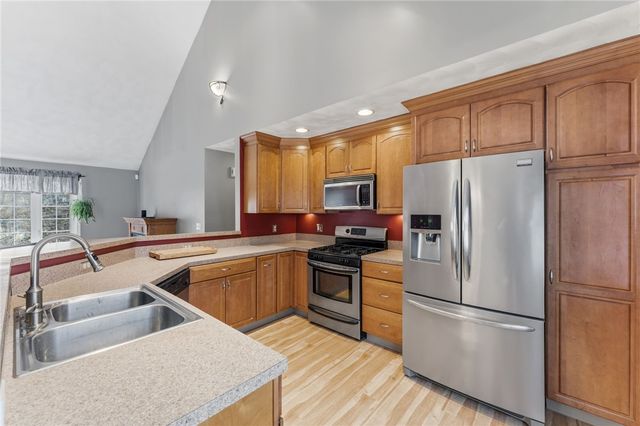 73 Deer Run Trail, Smithfield, RI 02917