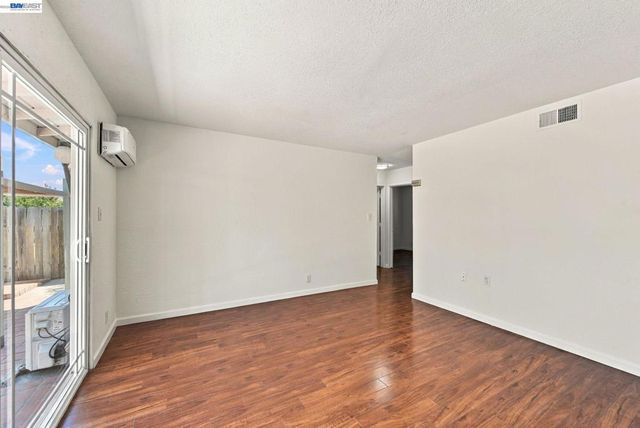 33438 University Dr, Union City, CA 94587