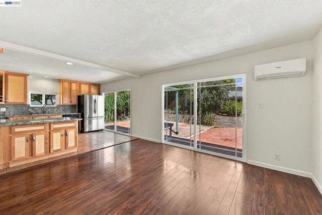 33438 University Dr, Union City, CA 94587