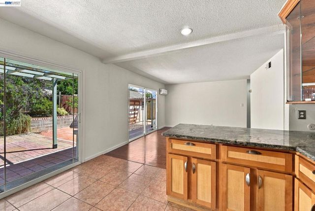 33438 University Dr, Union City, CA 94587