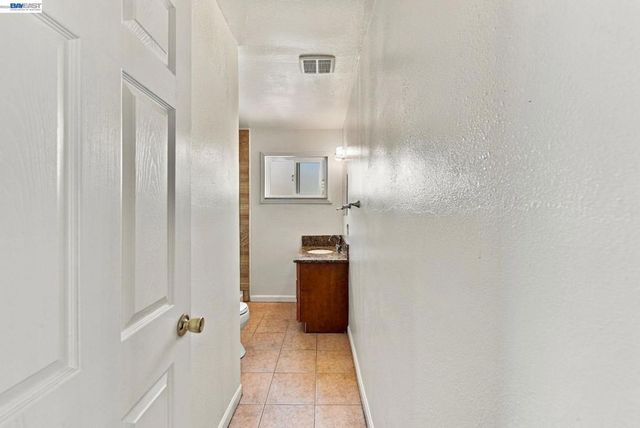 33438 University Dr, Union City, CA 94587