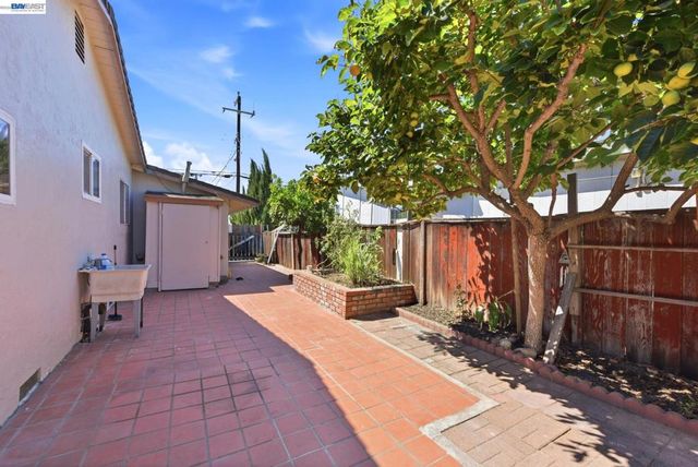 33438 University Dr, Union City, CA 94587