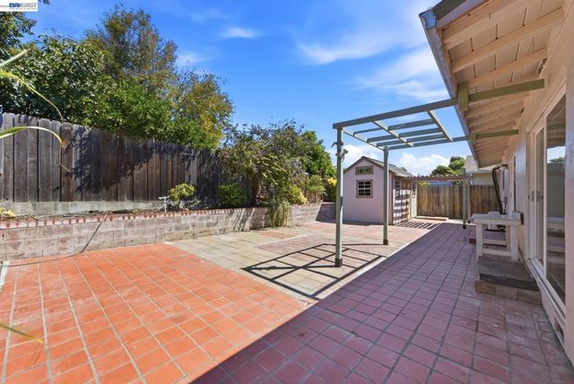 33438 University Dr, Union City, CA 94587