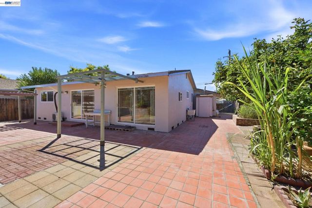 33438 University Dr, Union City, CA 94587