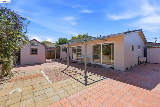 33438 University Dr, Union City, CA 94587
