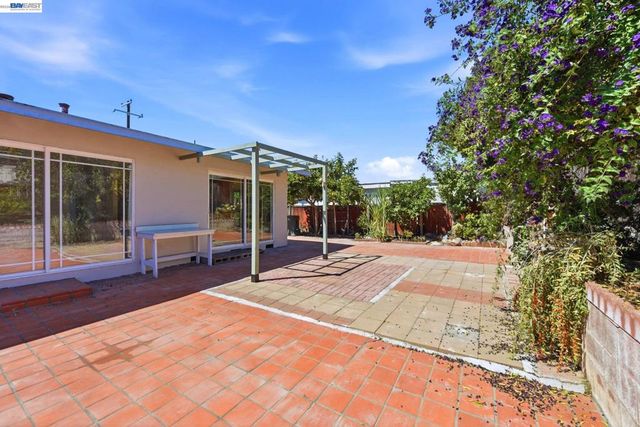 33438 University Dr, Union City, CA 94587