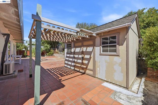 33438 University Dr, Union City, CA 94587
