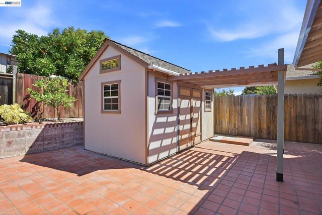33438 University Dr, Union City, CA 94587
