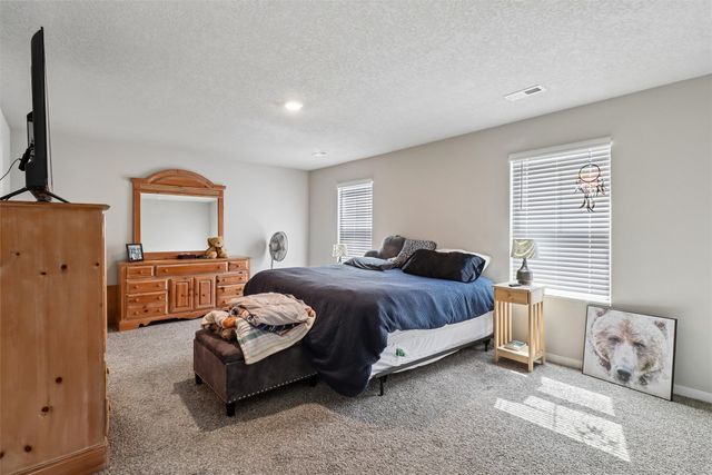 2012 N 7th Street, Indianola, IA 50125