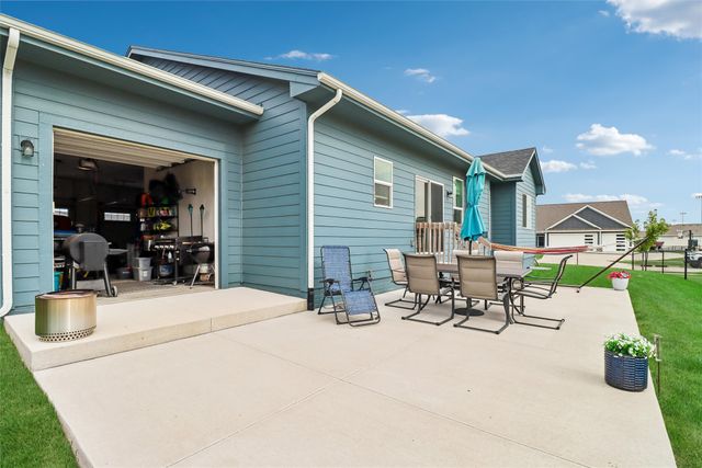 1304 NE Heritage Drive, Grimes, IA 50111