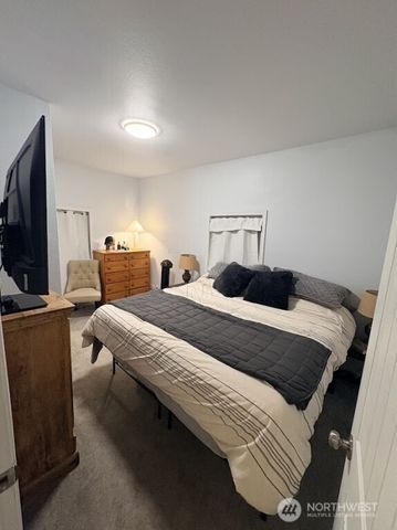 612 Hunt Avenue, Sumner, WA 98390