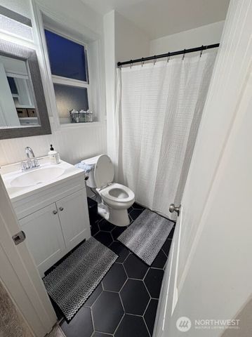 612 Hunt Avenue, Sumner, WA 98390