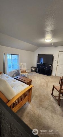 612 Hunt Avenue, Sumner, WA 98390