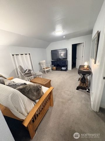 612 Hunt Avenue, Sumner, WA 98390