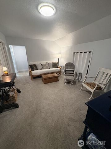 612 Hunt Avenue, Sumner, WA 98390