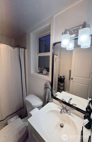 612 Hunt Avenue, Sumner, WA 98390