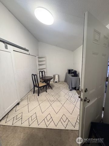 612 Hunt Avenue, Sumner, WA 98390