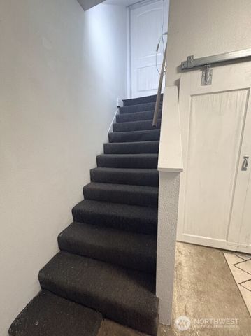 612 Hunt Avenue, Sumner, WA 98390