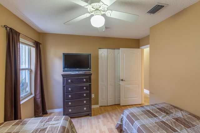 10746 Oak Bend Way, Wellington, FL 33414