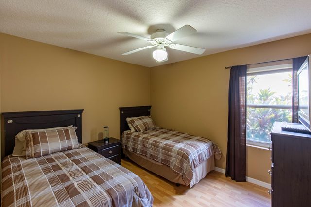 10746 Oak Bend Way, Wellington, FL 33414