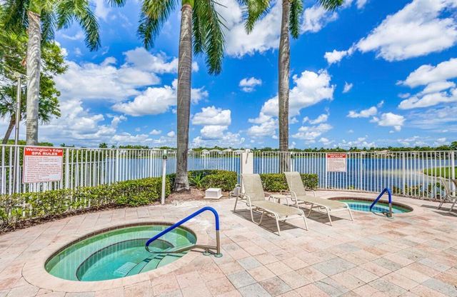 10746 Oak Bend Way, Wellington, FL 33414