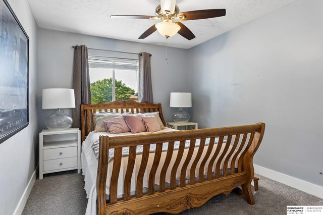 5803 S 136th Street, Omaha, NE 68137