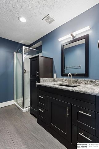 5803 S 136th Street, Omaha, NE 68137