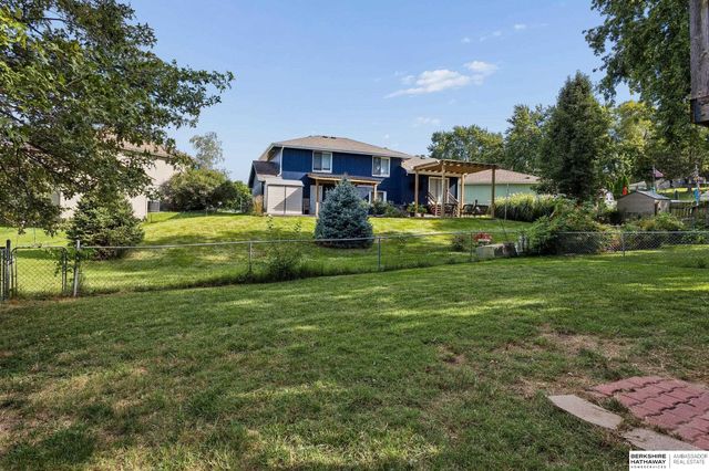 5803 S 136th Street, Omaha, NE 68137