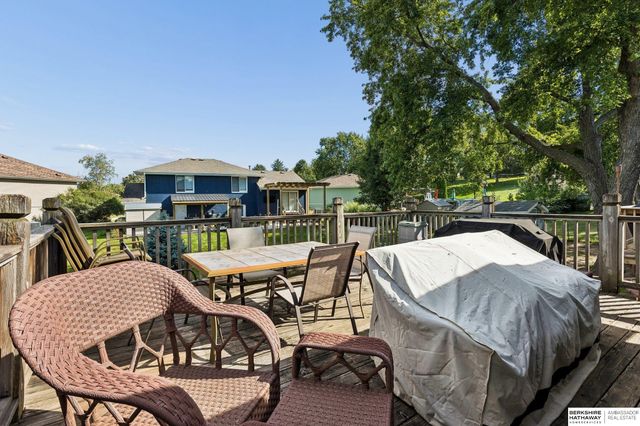 5803 S 136th Street, Omaha, NE 68137