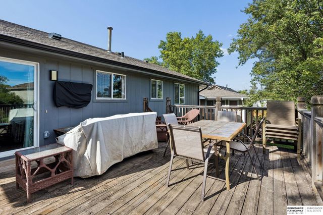 5803 S 136th Street, Omaha, NE 68137