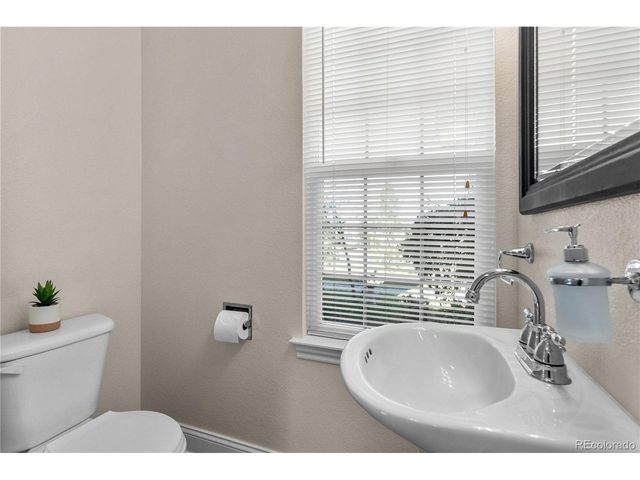 55580 E 39th Ave, Strasburg, CO 80136