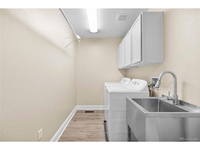 55580 E 39th Ave, Strasburg, CO 80136