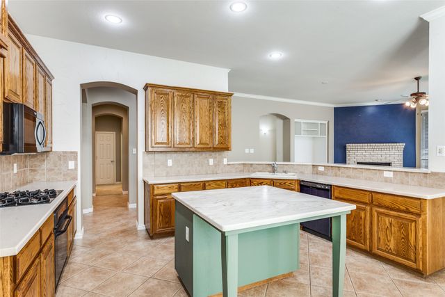 1710 Almond Drive, Mansfield, TX 76063