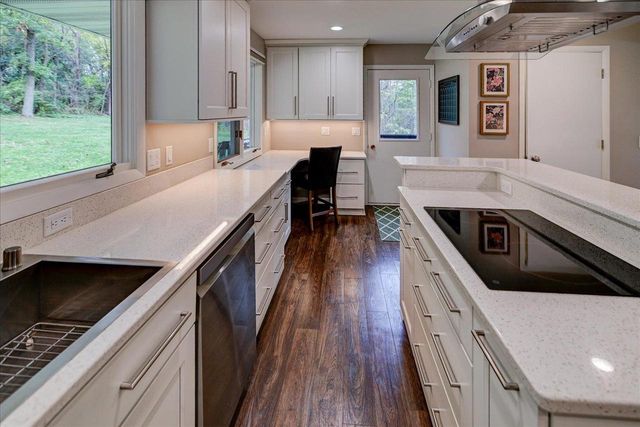 2363 S Seminole Hwy, Fitchburg, WI 53711