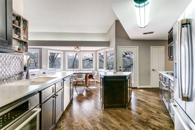 26 Horseshoe Drive, Highland Village, TX 75077