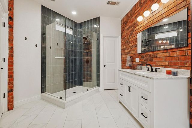 26 Horseshoe Drive, Highland Village, TX 75077