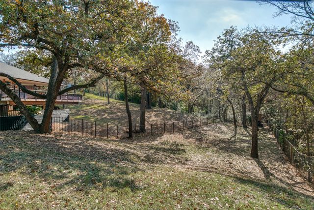 26 Horseshoe Drive, Highland Village, TX 75077