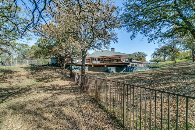 26 Horseshoe Drive, Highland Village, TX 75077